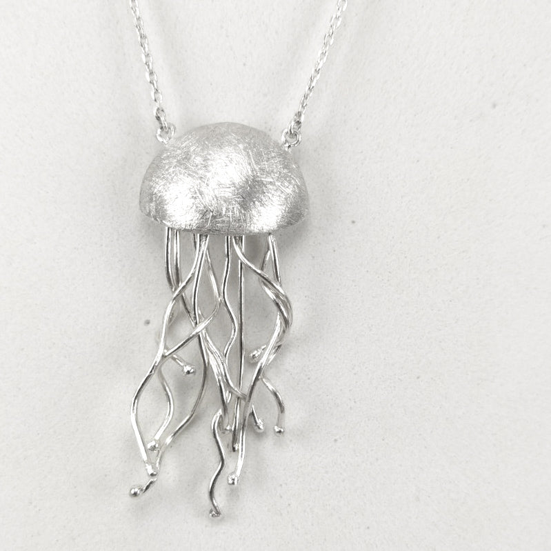 colgante de plata con patas moviles