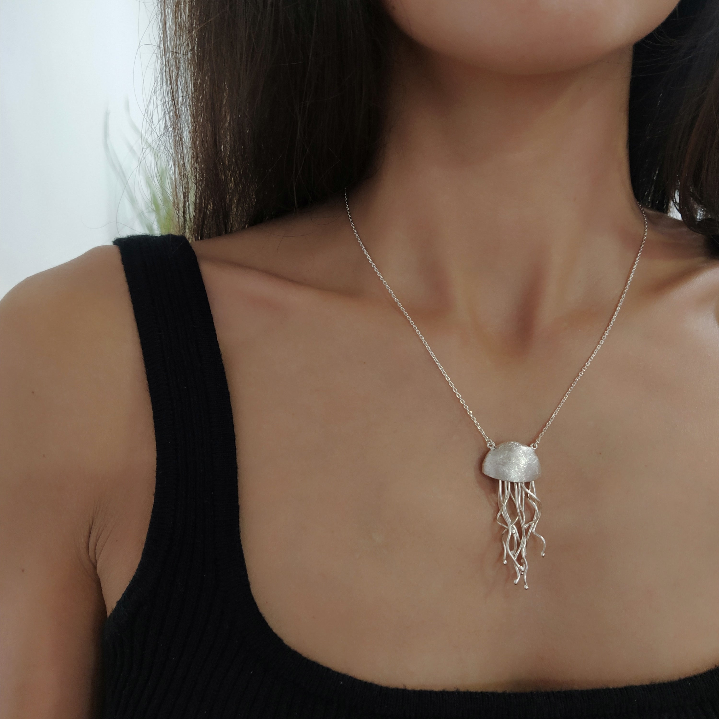 colgante de plata con patas moviles